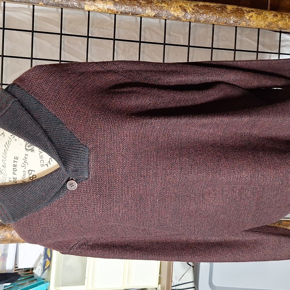AMONGST OTHERS XL SWEATER. - Picture 2 of 6